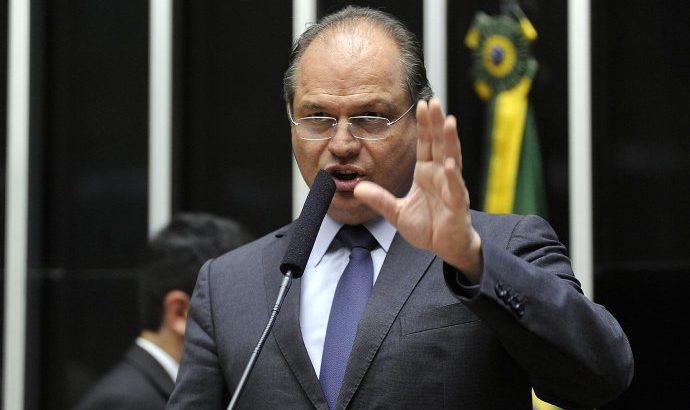 Cotado para ministério de Temer defende permanência de Maranhão