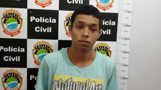 Jovem é abordado pela polícia e vai preso por posse ilegal de arma e receptação