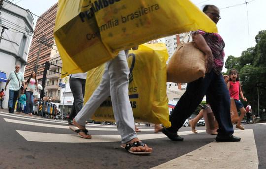 Vendas no comércio são piores desde 2003 e recuam 5,7%