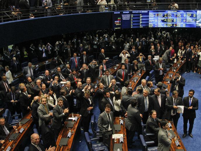 PSDB e DEM ensaiam discurso pós-oposição. PT segue perplexo