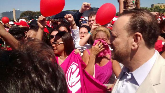 Na despedida de Dilma, choro dentro e fora do Planalto