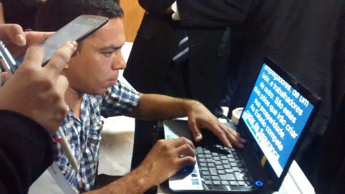 Temer recorre ao teleprompter em primeiro discurso