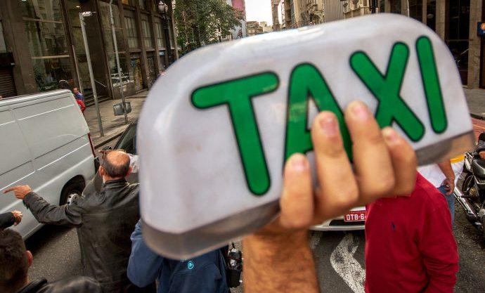 Haddad contrata taxistas para atender funcionários da prefeitura