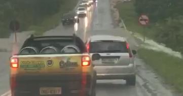 VÍDEO: Água invade pista no trecho entre Guia Lopes e Bonito