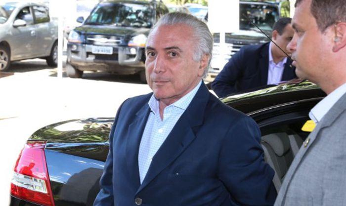 Temer reúne-se com senadores aliados no Palácio do Jaburu