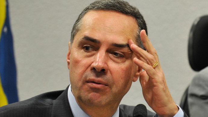 'Nada no Brasil hoje surpreende', diz Barroso sobre grampo em seu gabinete