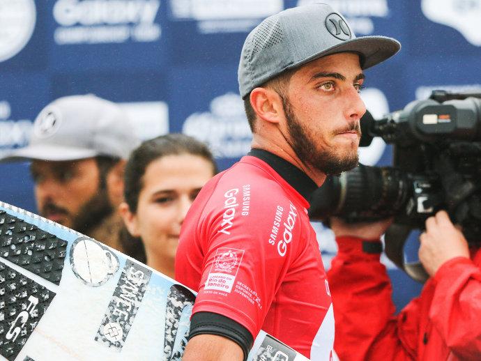 Mundial de Surfe: Filipinho, Medina e Mineirinho avançam à quarta fase no Rio
