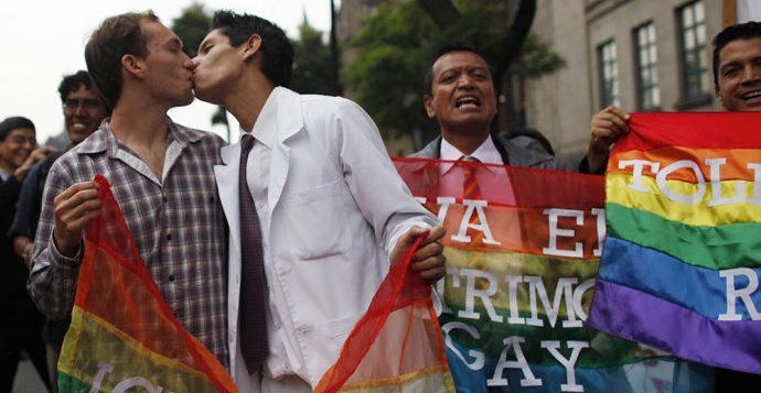 Peña Nieto propõe reforma constitucional para reconhecer casamento gay no México