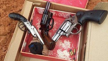 Policiais encontram jovem que alugava armas para assaltos