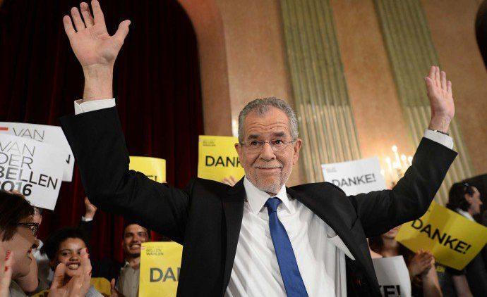 Ecologista vence candidato da extrema-direita em eleição presidencial na Áustria