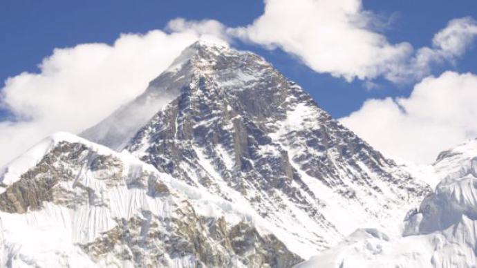 Quatro alpinistas morrem no Everest e 2 estão desaparecidos
