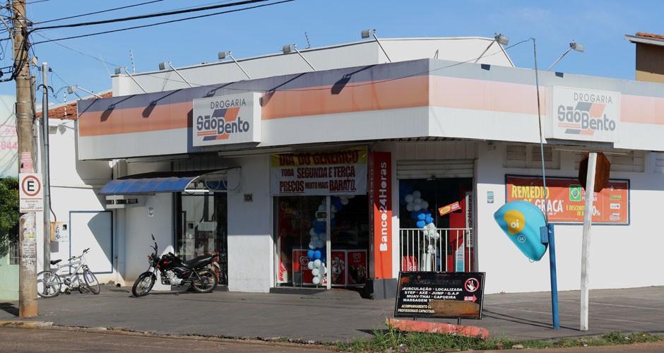 Bandidos são presos após assalto em farmácia