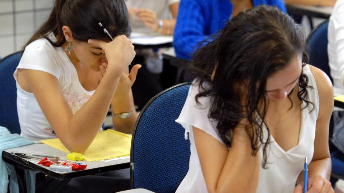 Na crise, empresas de bolsas de estudo ganham mercado