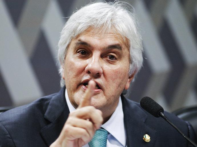 'Renan, o Senhor dos Anéis, deve cair', ataca Delcídio