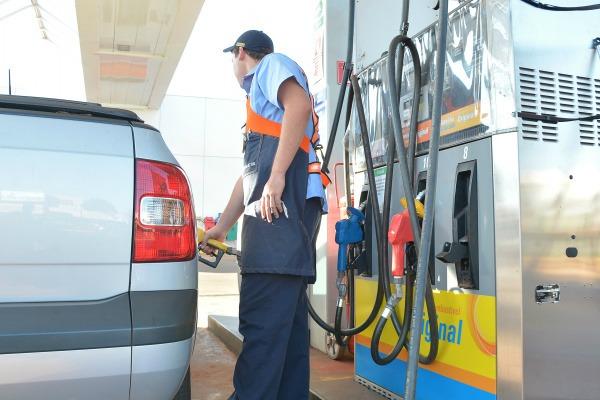 Gasolina varia de R$ 4,18 a R$ 4,84 em MS
