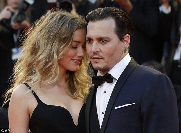 Ex-mulher acusa Johnny Depp de violência doméstica