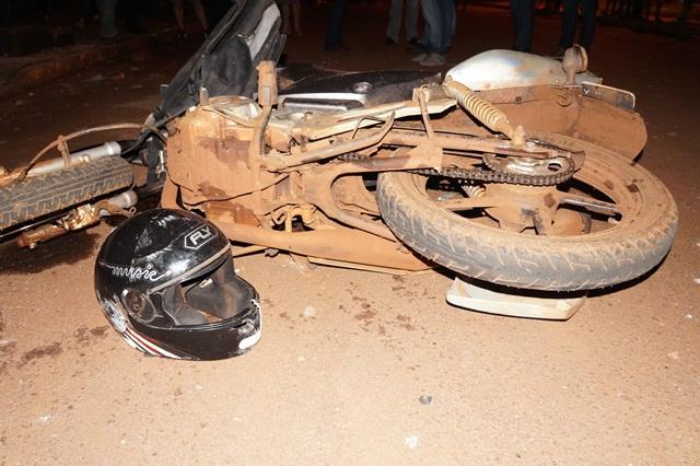 Motociclista morre após perder controle e bater contra árvore