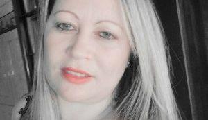 Mulher morre após marido embriagado cair com motocicleta