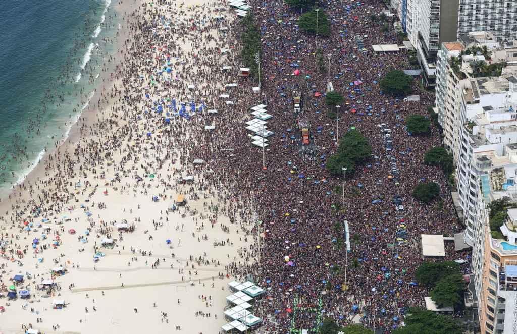 Abertura do carnaval de rua do Rio reúne milhares de foliões