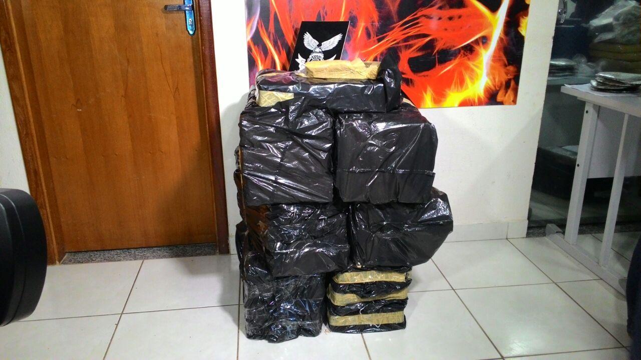 Traficante tenta tirar arma de policial e é baleado na nádega