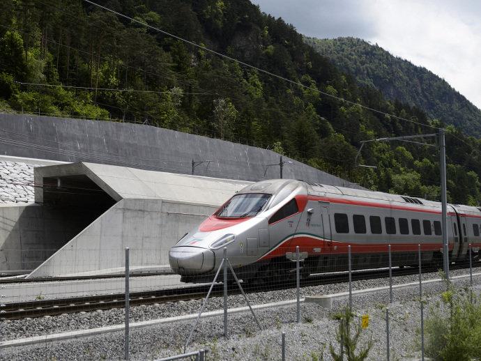 Suíça inaugura túnel ferroviário de 57 quilômetros, o maior do mundo