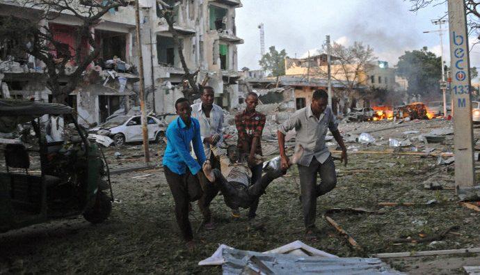 Ataque do Al Shabab contra hotel na Somália deixa pelo menos 10 mortos