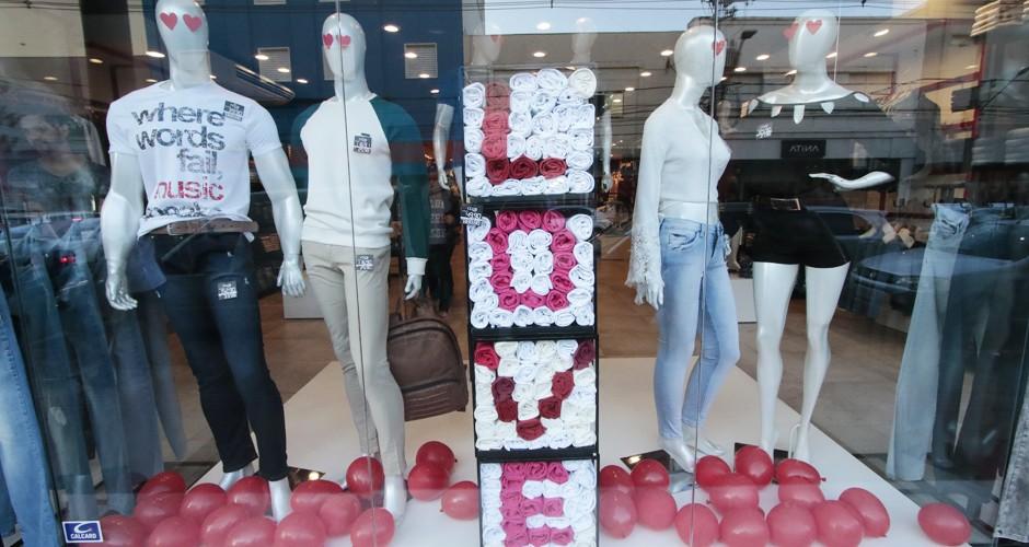 Namorados planejam gastos moderados este ano