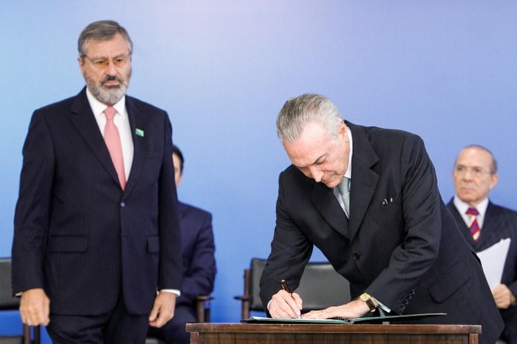 'Não sei quem é mais transparente: eu ou o ministério', diz Torquato Jardim