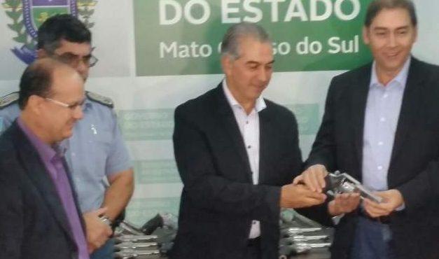 Governo entrega armas 'usadas' para Guarda Civil