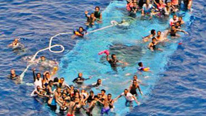 Grécia resgata 340 imigrantes em naufrágio no Mediterrâneo e muitos seguem desaparecidos