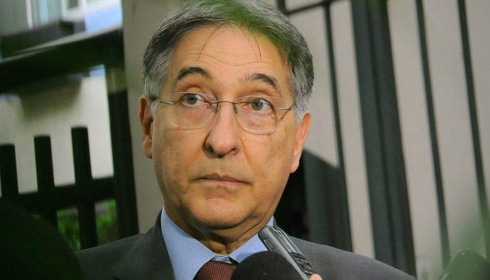 STF acata recurso e suspende processo contra Pimentel