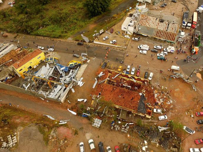 Temporal deixa um morto e 20 feridos no interior de SP