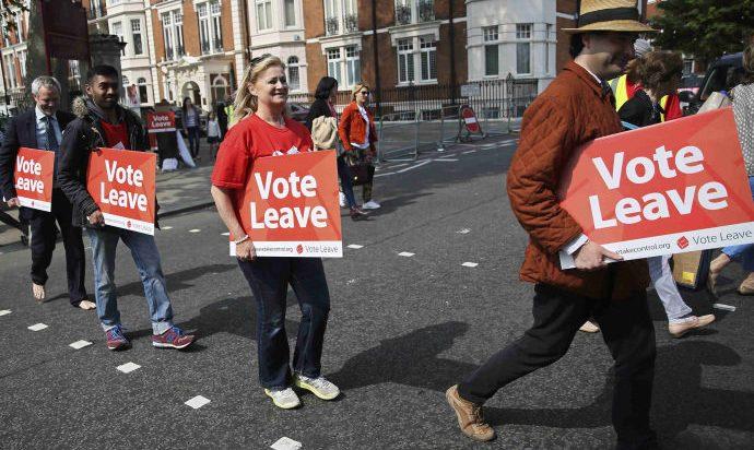 Campanha pela saída britânica da UE abre vantagem de mais de 4 pontos nas pesquisas