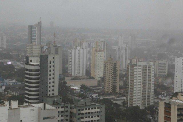 Frente fria vinda da Argentina pode trazer chuvas e trovoadas