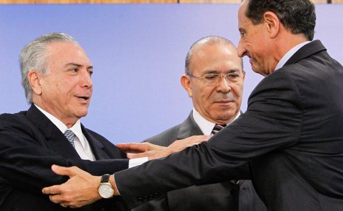 Temer recebe empresários no Planalto: 'Brasil precisa ser reinstitucionalizado'