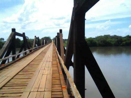 Após manobra brusca durante pescaria, jovem cai de barco e desaparece