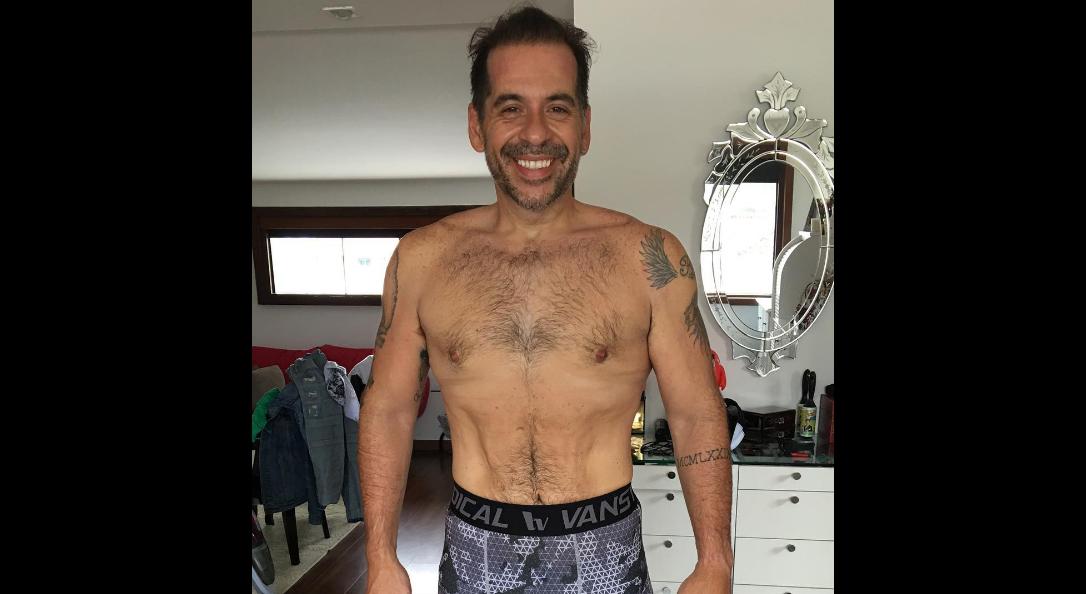 Leandro Hassum posa sem camisa: ‘Rumo ao tanquinho’