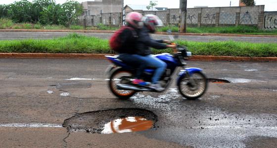 Demora da prefeitura atrasa recapeamento de vias na capital