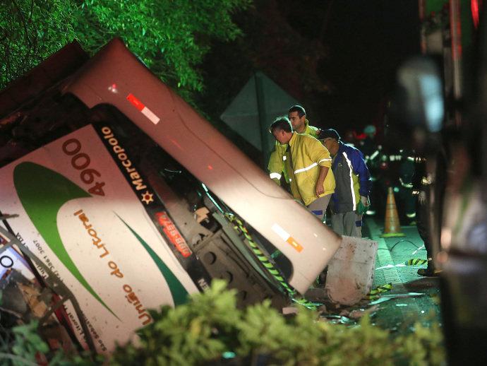 'Ele derrapou e começou a balançar', conta testemunha de acidente de ônibus que matou 18 pessoas
