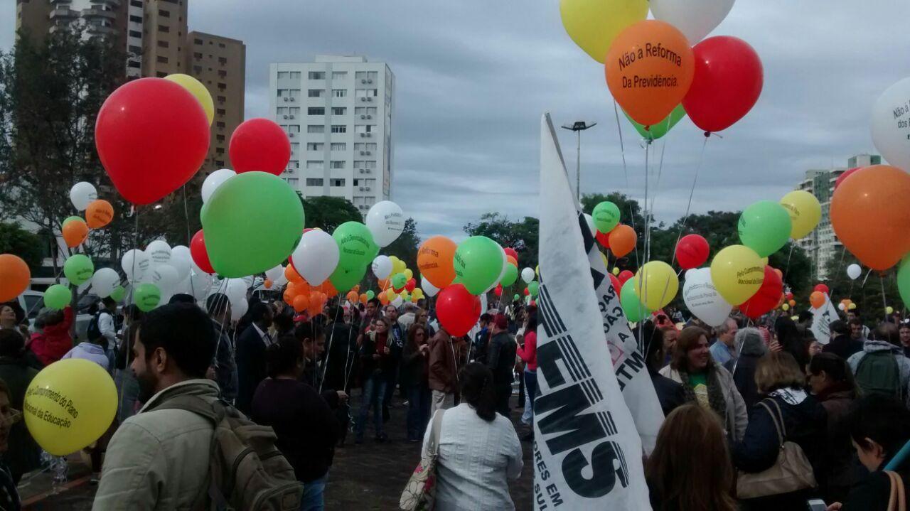 Escolas de todo o Estado iniciam paralisação