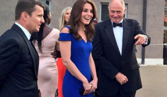 Kate Middleton desfila R$ 200.000 em roupa em evento
