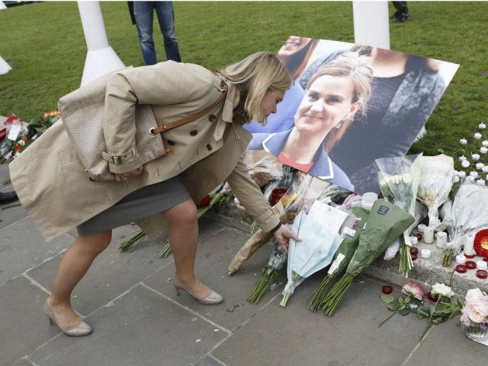 Morte de deputada britânica coloca permanência na UE em vantagem nas pesquisas