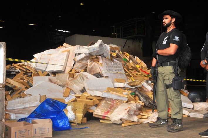 Denar incinera mais de 80 toneladas de droga apreendidas
