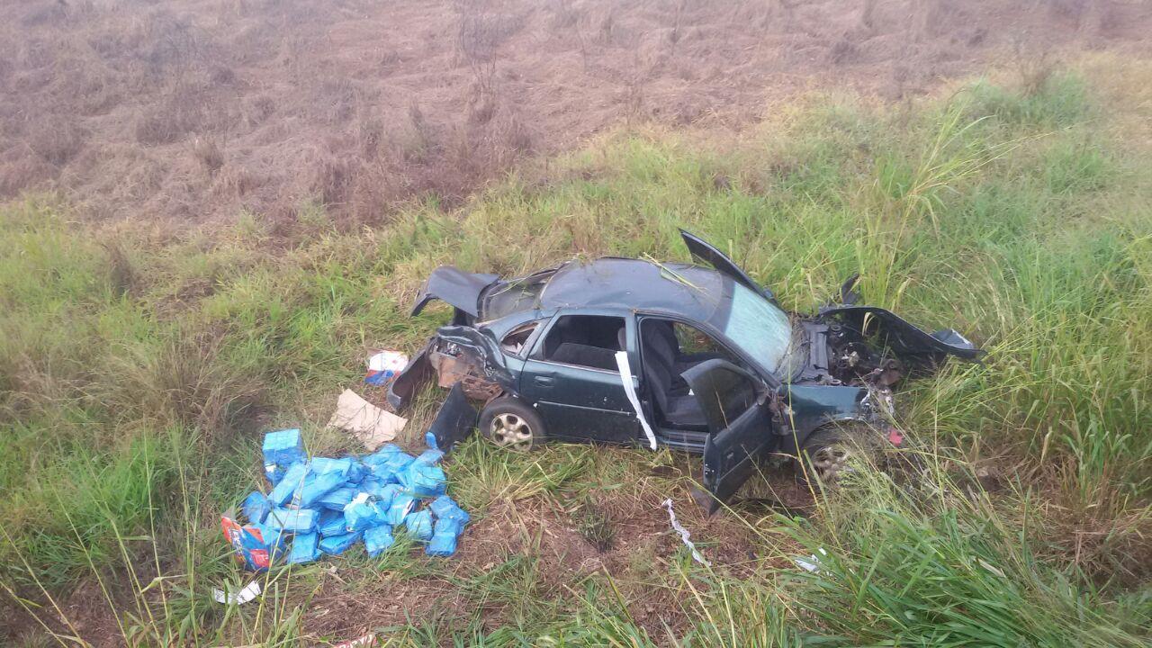 Carregado de isqueiro, carro cai em ribanceira na BR-463