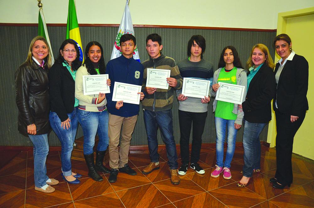 Escolas realizam Cerimônia do Prêmio Literário Estudantil em Jardim