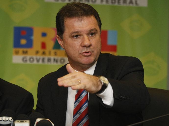 Ex-ministro Carlos Gabas é alvo da Custo Brasil