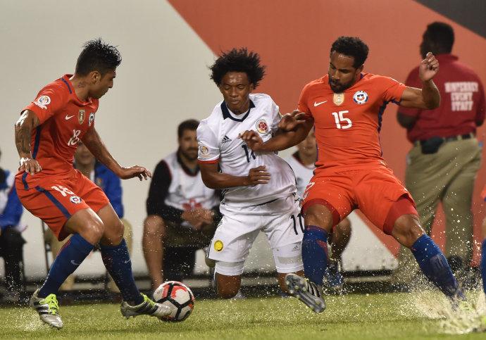 Em jogo interrompido por temporal, Chile bate a Colômbia e reedita final contra a Argentina