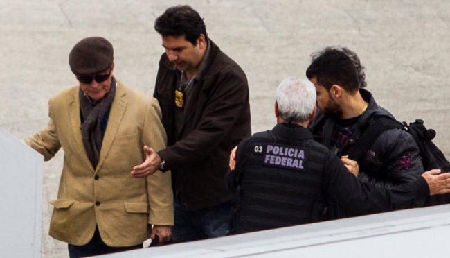 Após um ano e meio, Cerveró deixa a prisão e voa para o Rio