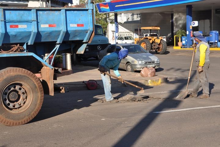 Prefeitura promete tapar buracos em 15 ruas e avenidas