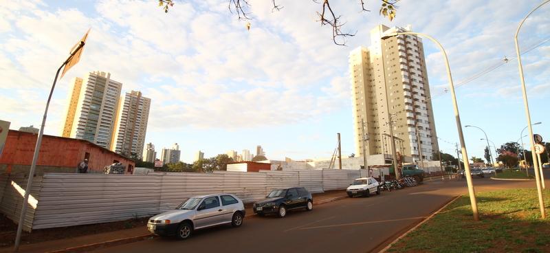 Construtoras investem em estoque de terrenos na capital